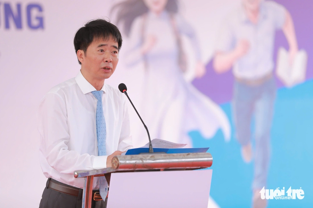 Tư vấn 1-1 'nóng' ở Hải Phòng: Học sinh chen kín hỏi chọn ngành, chọn trường - Ảnh 4. tư vấn tuyển sinh - Ảnh 4.