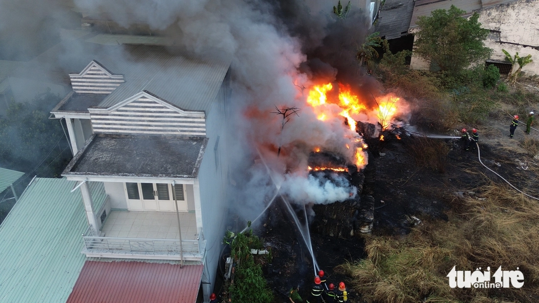 cháy nhà máy - Ảnh 1.