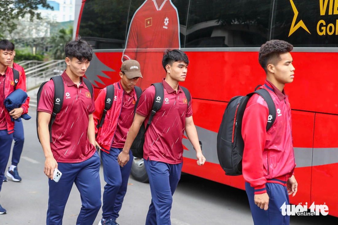 U23 Việt Nam lên đường đi Trung Quốc, không có cầu thủ Việt kiều Antonio Moric - Ảnh 1.