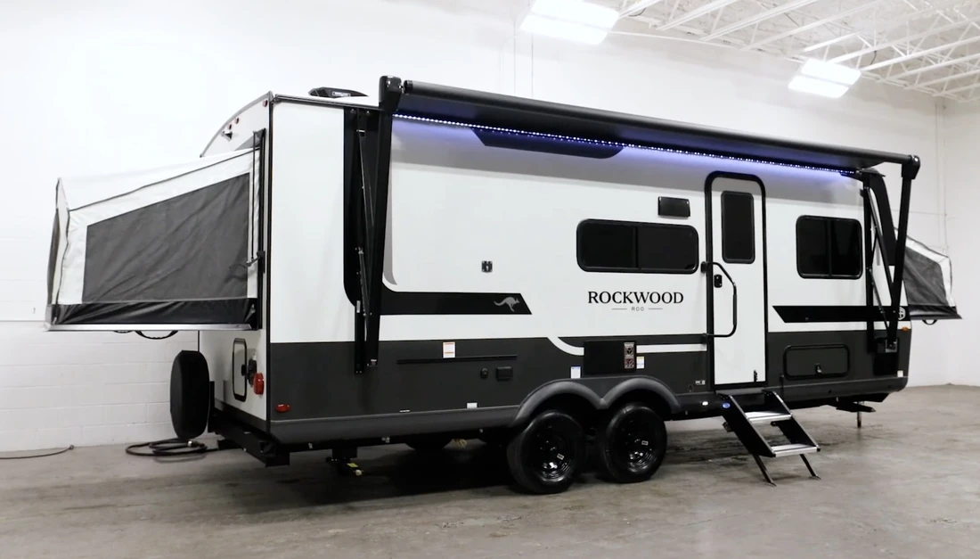 Nhà di động ở được tới 10 người, giá chỉ ngang Mazda CX-5 - Ảnh 1.