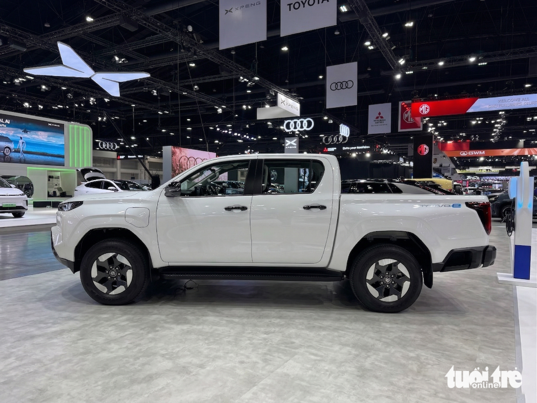 Toyota Hilux - Ảnh 7.