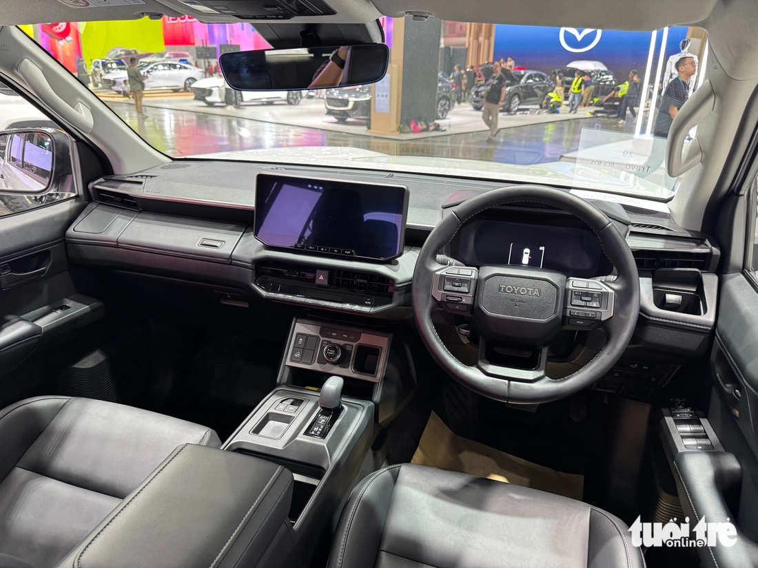 Toyota Hilux - Ảnh 8.