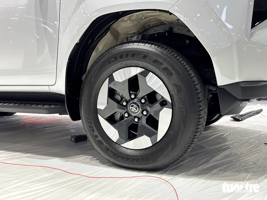 Toyota Hilux - Ảnh 15.