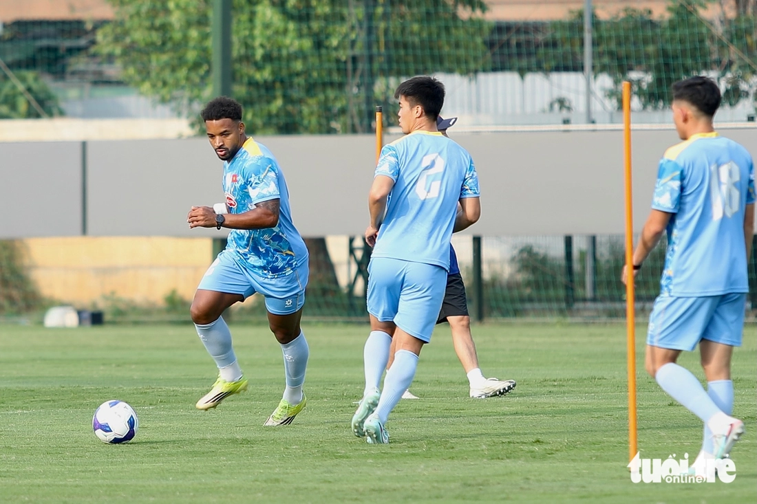 Văn Hậu, Đình Trọng tái hợp ở tuyển Việt Nam - Ảnh 6.