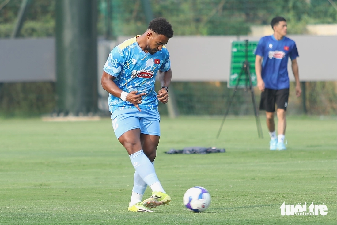 Văn Hậu, Đình Trọng tái hợp ở tuyển Việt Nam - Ảnh 7.