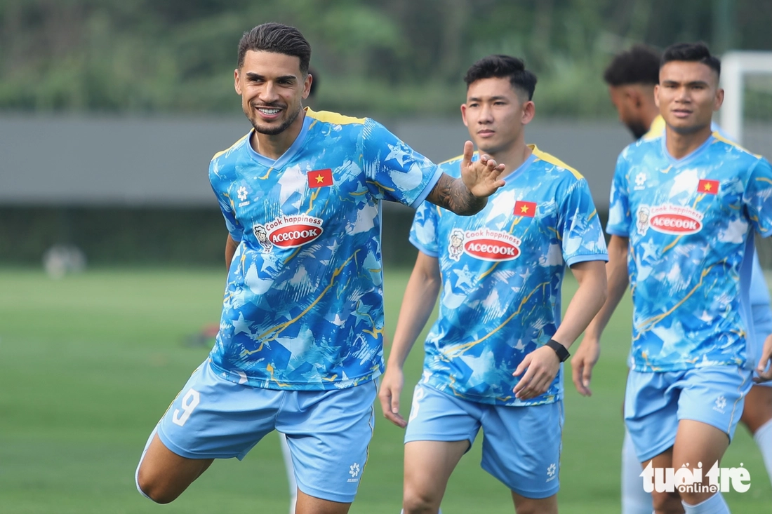 Văn Hậu, Đình Trọng tái hợp ở tuyển Việt Nam - Ảnh 8.