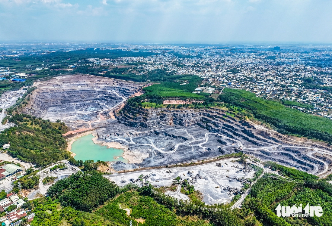 Ngày đêm trên sông, theo sà lan chở đá về vành đai 3 TP.HCM trong 'cơn sốt' - Ảnh 3.