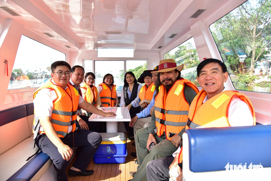 Phường Phú Định khảo sát dọc kênh Đôi, làm chợ nổi ở TP.HCM - Ảnh 1.