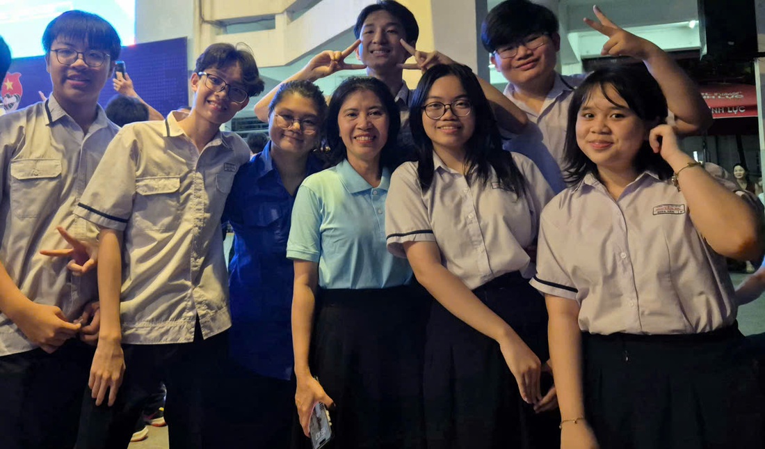 Khi ngọn lửa được thắp lên giữa lòng 'ngôi sao' tuổi trẻ - Ảnh 3.