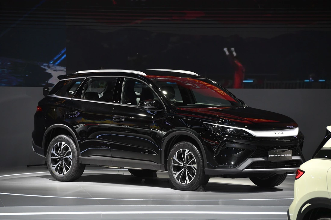 BYD tung 4 mẫu xe mới ở Đông Nam Á, trải từ xe điện đến hybrid đấu xe xăng - Ảnh 7.