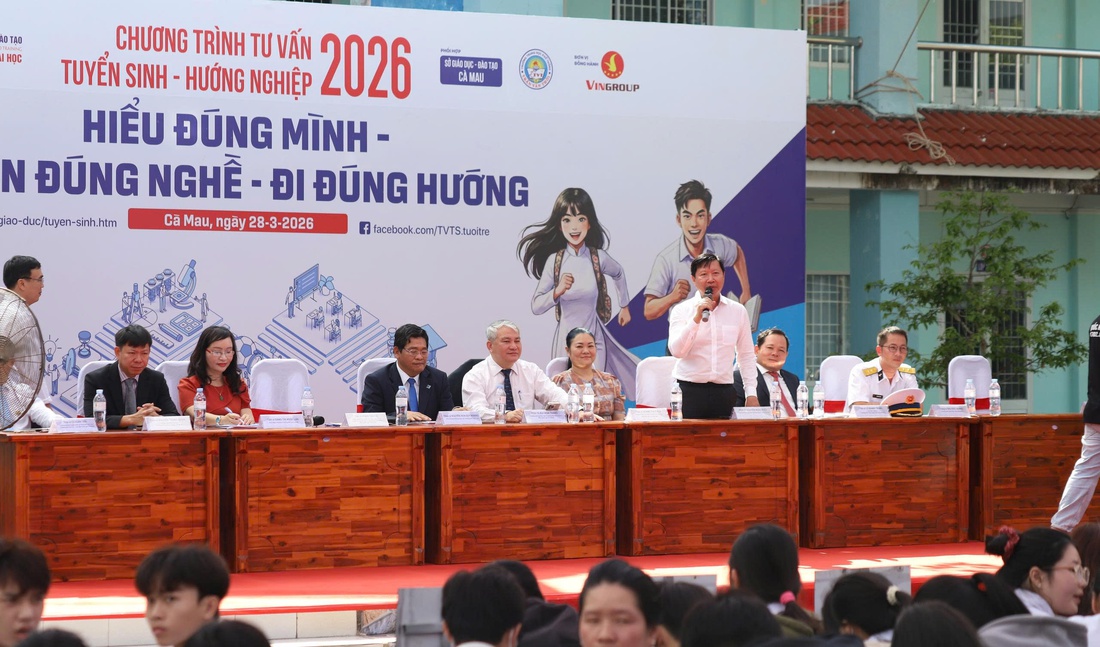 Tư vấn tuyển sinh ở Cà Mau: Học sinh không hỏi điểm, 'truy' bản chất ngành nghề - Ảnh 2.