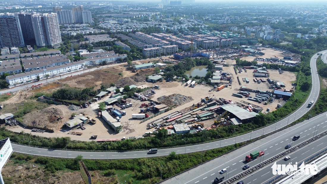 Hàng ngàn xe từ các bãi container làm tắc nghẽn đường Võ Chí Công, ám ảnh người dân khu đông TP.HCM - Ảnh 7.