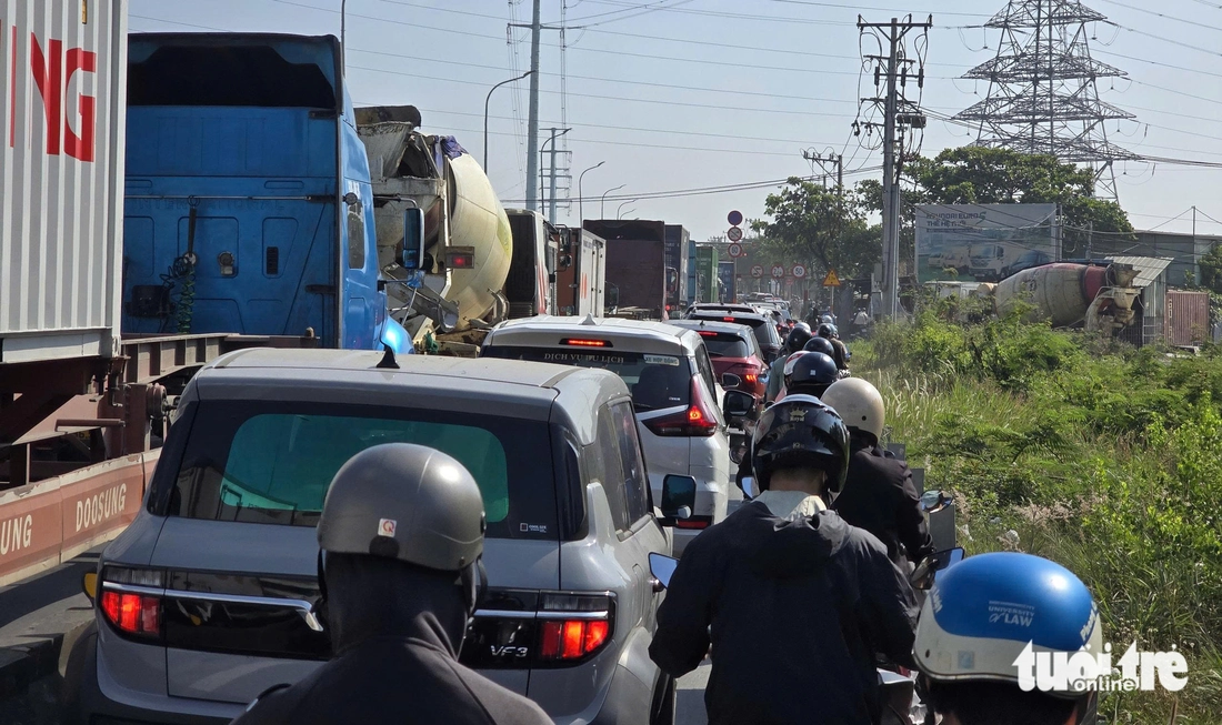 Hàng ngàn xe từ các bãi container làm tắc nghẽn đường Võ Chí Công, ám ảnh người dân khu đông TP.HCM - Ảnh 21.