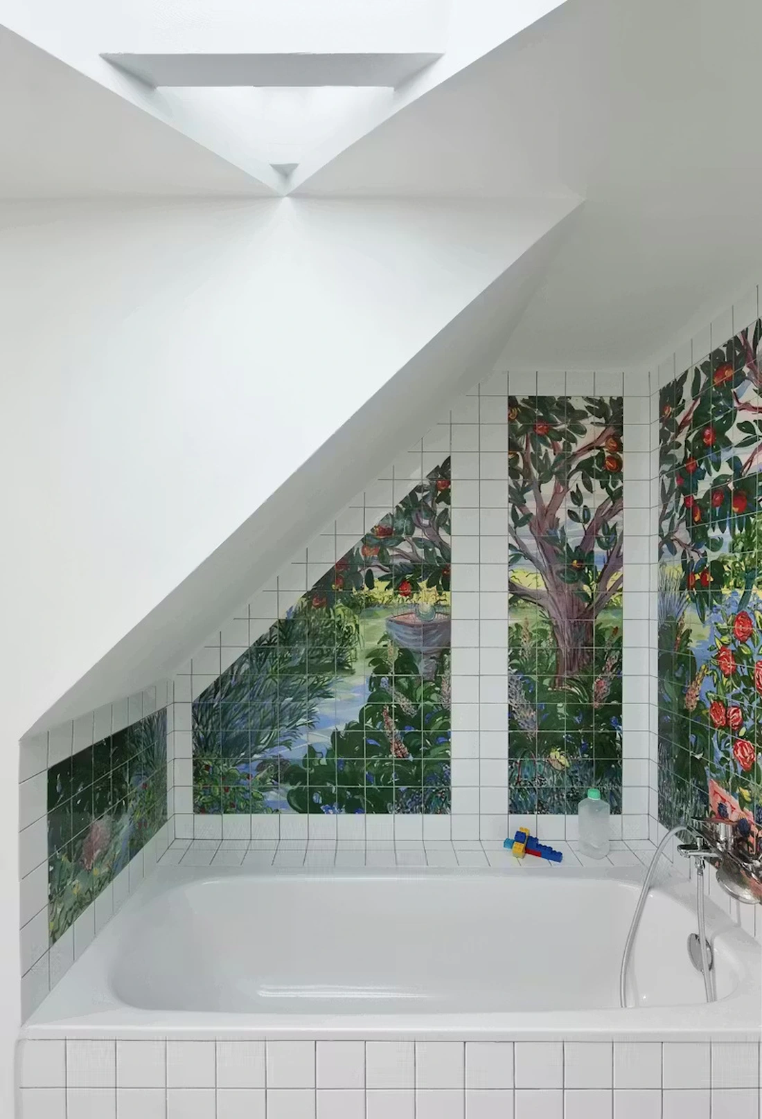 Mở rộng căn nhà phố nhỏ bằng cách xây thêm... mái nhà - Ảnh 14.