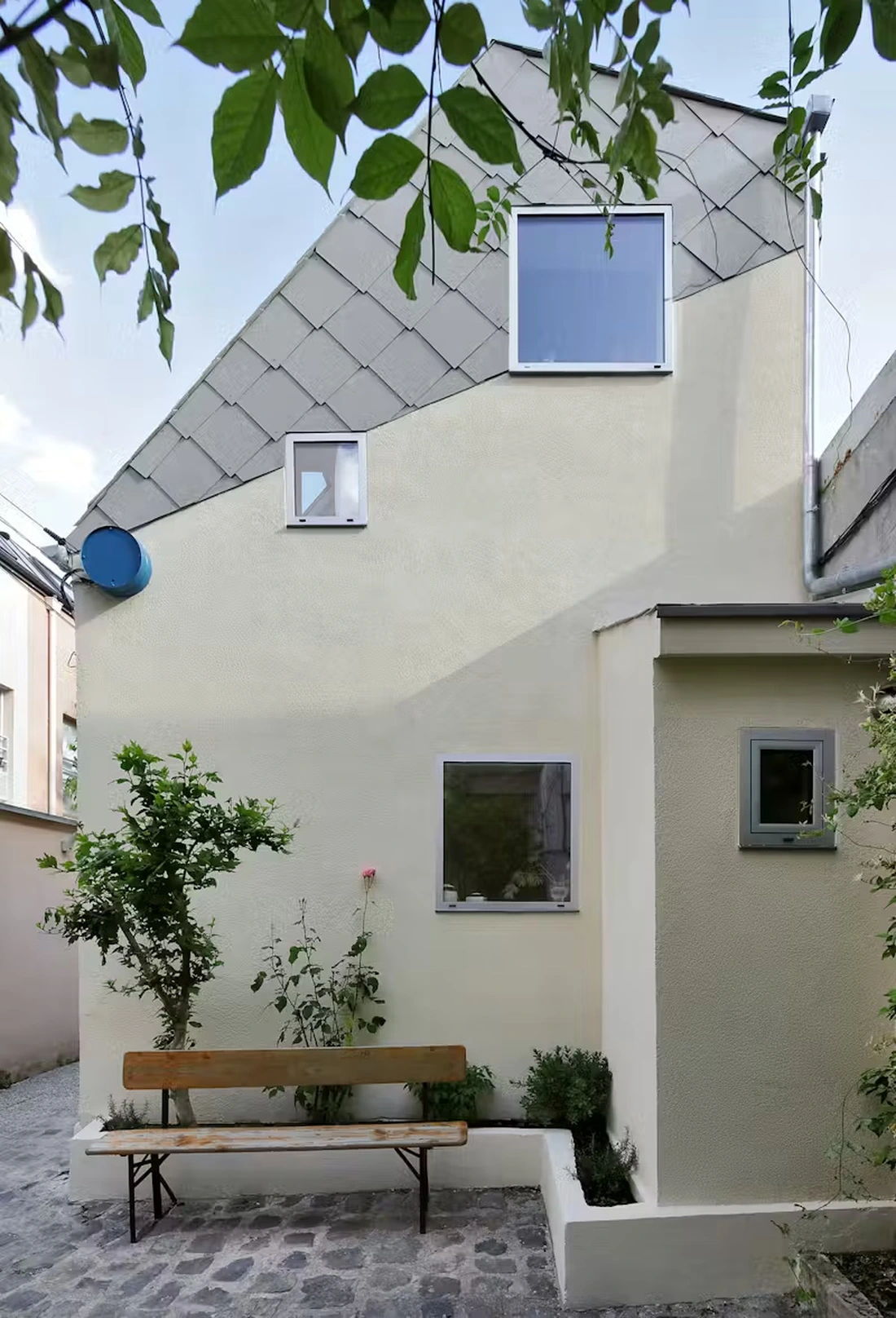 Mở rộng căn nhà phố nhỏ bằng cách xây thêm... mái nhà - Ảnh 4.