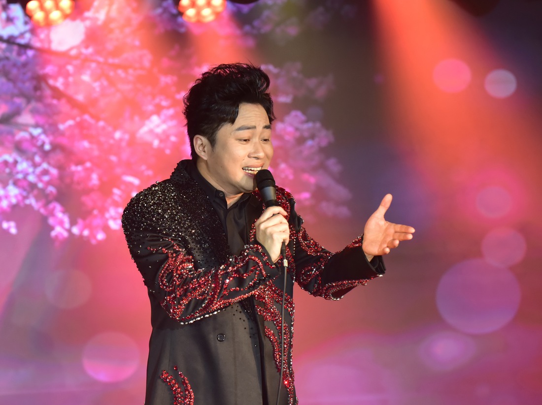 Hát nhép: sự lừa dối hào nhoáng - Ảnh 3.