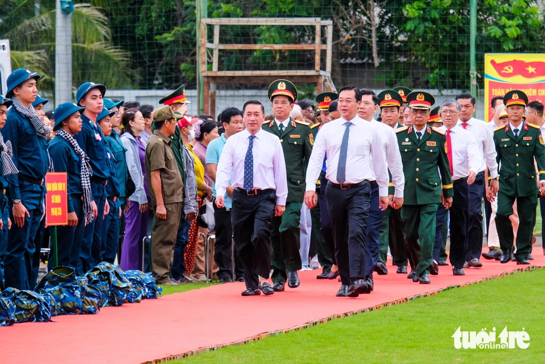 nhập ngũ - Ảnh 12.