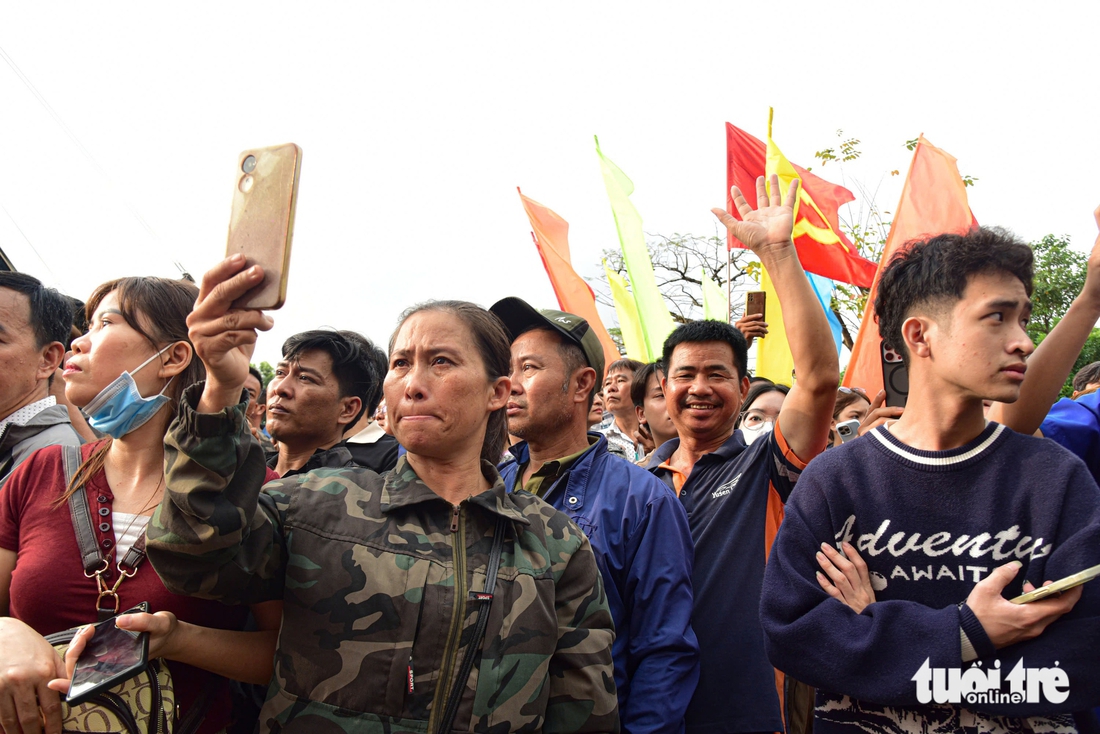 Những khoảnh khắc xúc động 
trong ngày tiễn quân lên đường nhập ngũ ở TP.HCM - Ảnh 4.