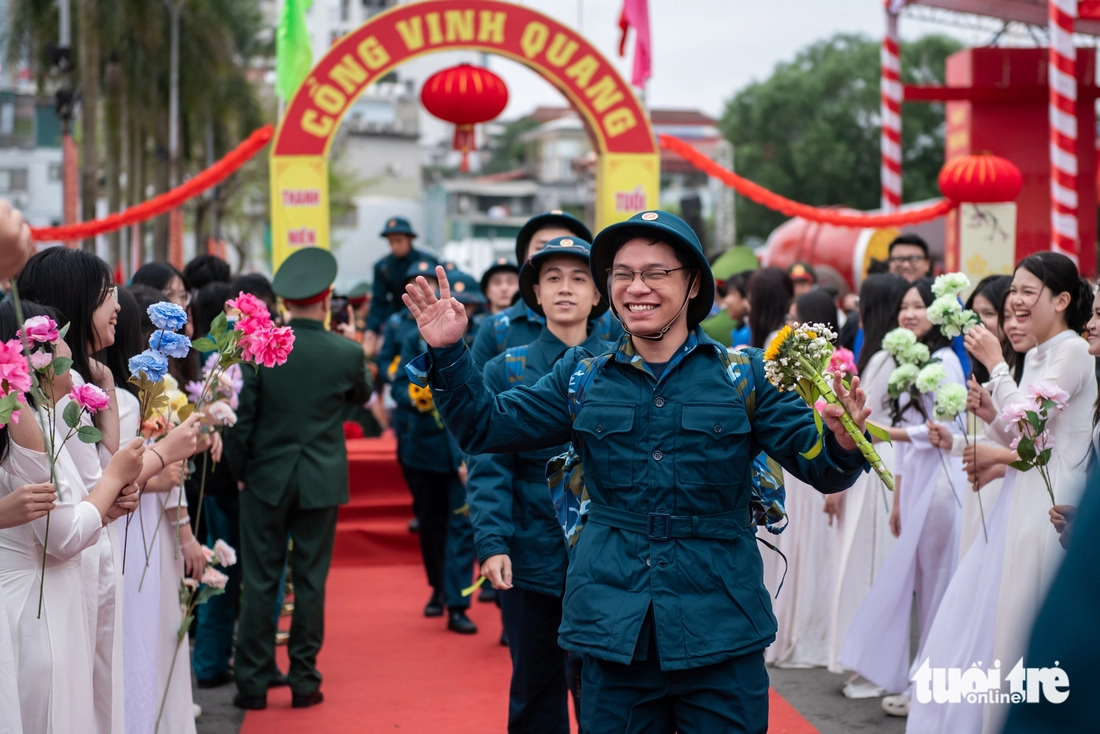 Gần 5.000 thanh niên thủ đô Hà Nội lên đường nhập ngũ - Ảnh 9.