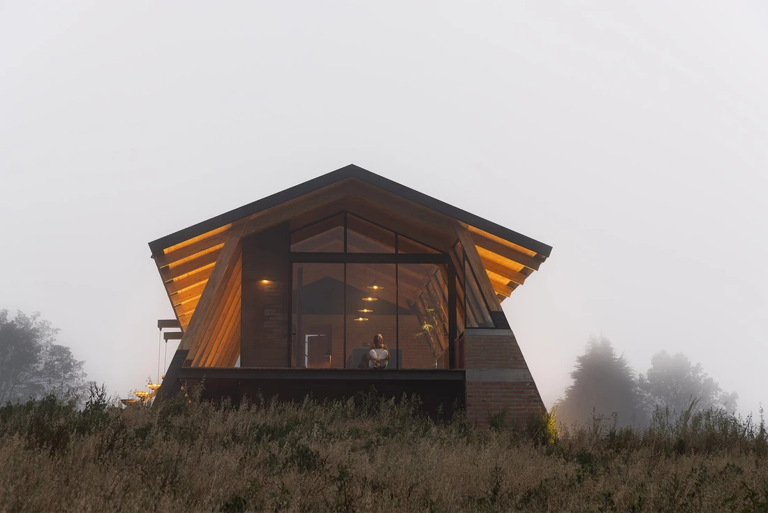 Ngôi nhà 'nổi' trên thảo nguyên - Ảnh 3.