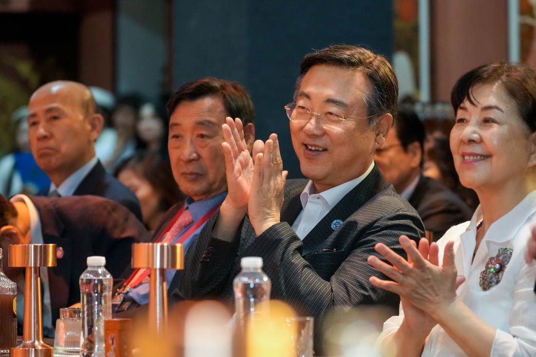 Ban nhạc dân tộc Việt được cộng đồng doanh nhân Hàn Quốc vinh danh - Ảnh 9.