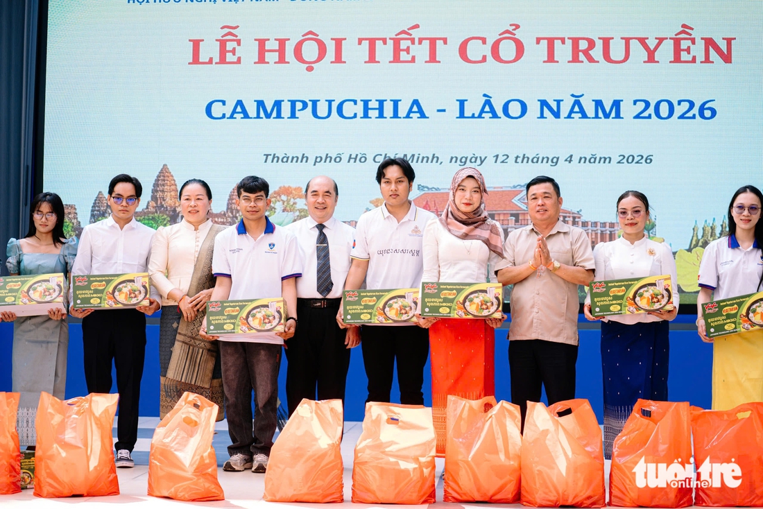 Lễ hội Tết cổ truyền cho sinh viên Lào và Campuchia học tập ở TP.HCM - Ảnh 4.