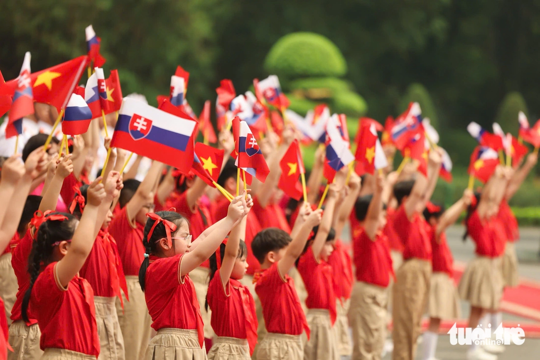 Thủ tướng Lê Minh Hưng chủ trì lễ đón chính thức Thủ tướng Slovakia Robert Fico - Ảnh 8.