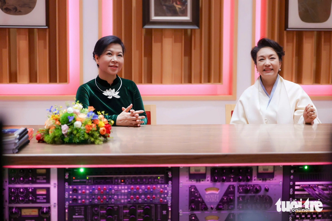 Phu nhân Ngô Phương Ly gặp Phu nhân Bành Lệ Viên, chia sẻ về giao lưu văn hóa Việt - Trung - Ảnh 5.