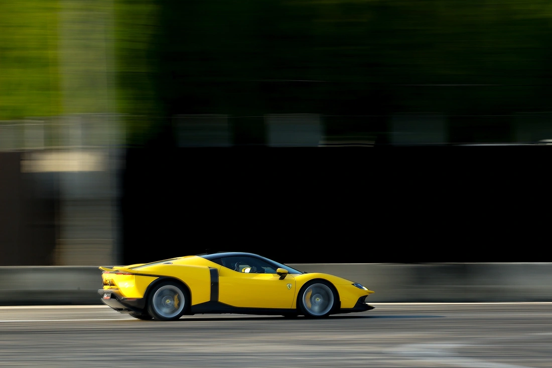 Lái Ferrari 849 Testarossa mới hiểu vì sao có người sẵn sàng đổi penthouse lấy 'ngựa chồm nước Ý' - Ảnh 3.