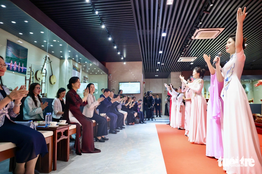 Phu nhân Ngô Phương Ly tại điểm hẹn của những âm vang hữu nghị Việt - Trung - Ảnh 4.