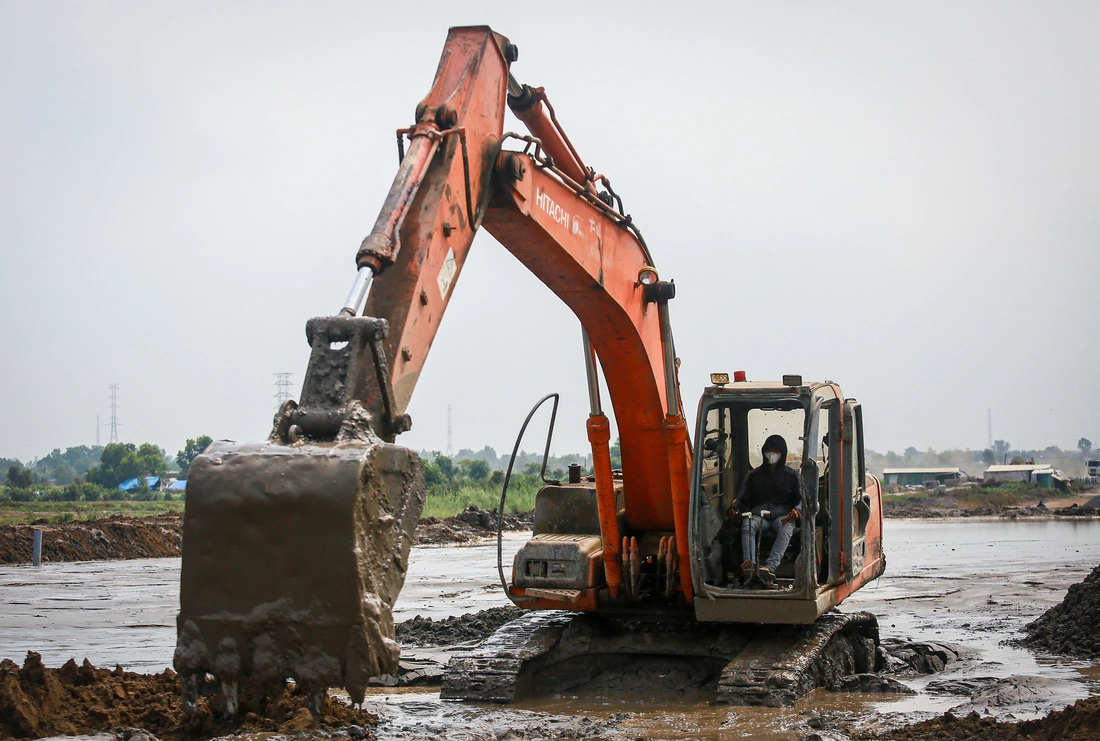 Tăng tốc xử lý đất yếu đoạn phía tây vành đai 3 TP.HCM sau phản ánh của Tuổi Trẻ - Ảnh 4.