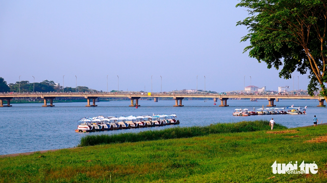Huế xanh thắm đôi bờ sông Hương - Ảnh 13.
