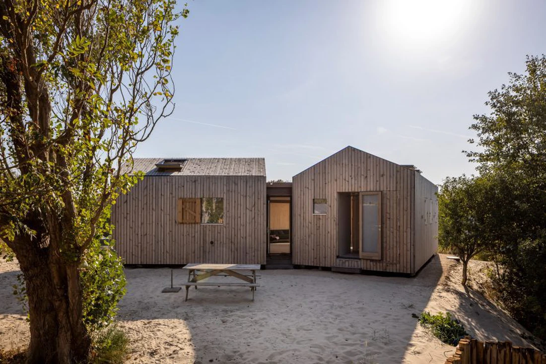 Ngôi nhà 'di chuyển cùng những cồn cát' - Ảnh 2.