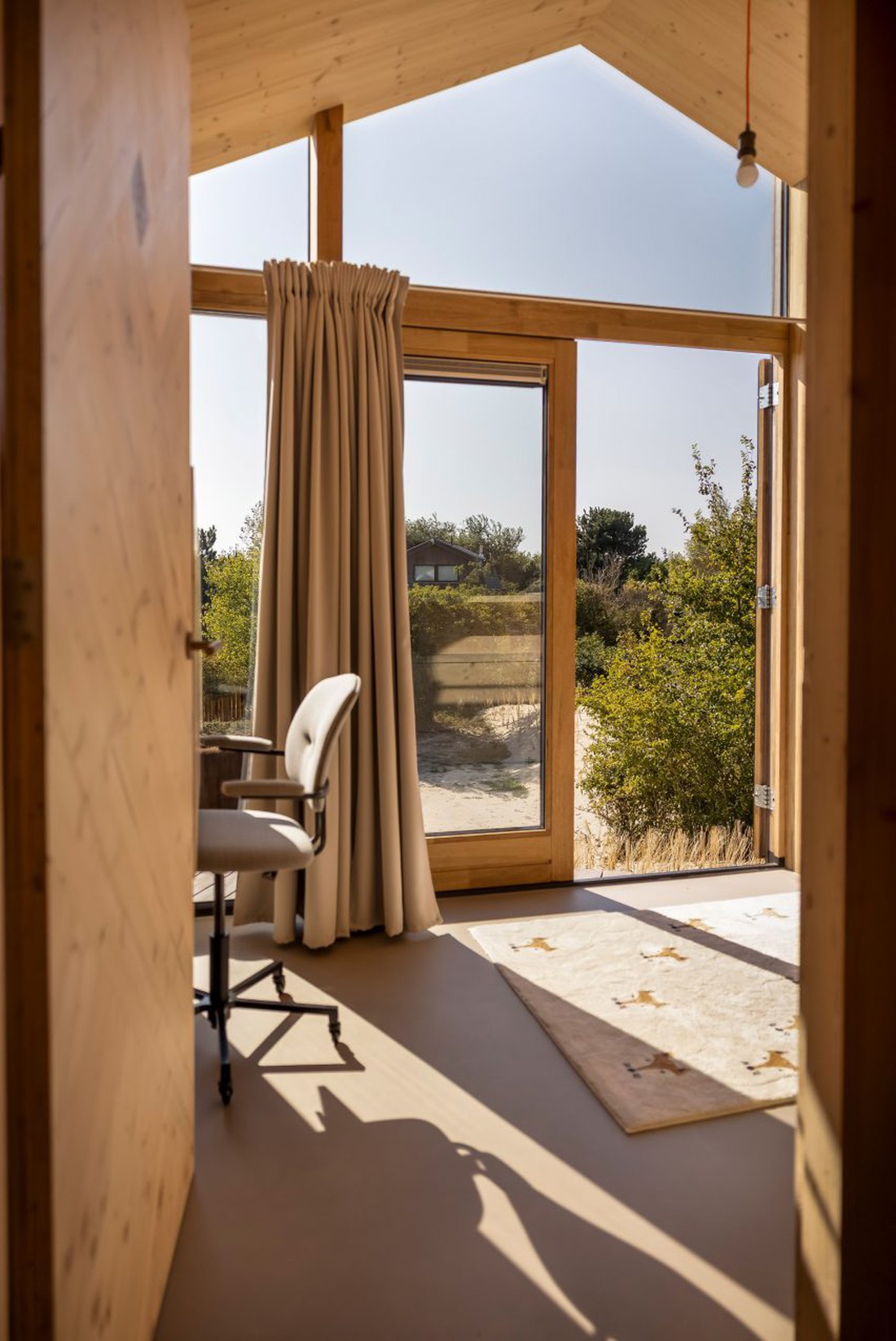 Ngôi nhà 'di chuyển cùng những cồn cát' - Ảnh 12.