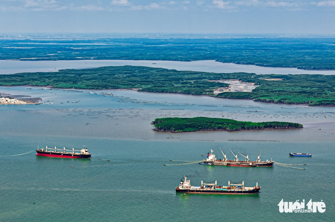 Flycam trên cù lao Phú Long ngắm toàn cảnh vị trí xây cảng container Cái Mép Hạ 50.200 tỉ đồng - Ảnh 11.