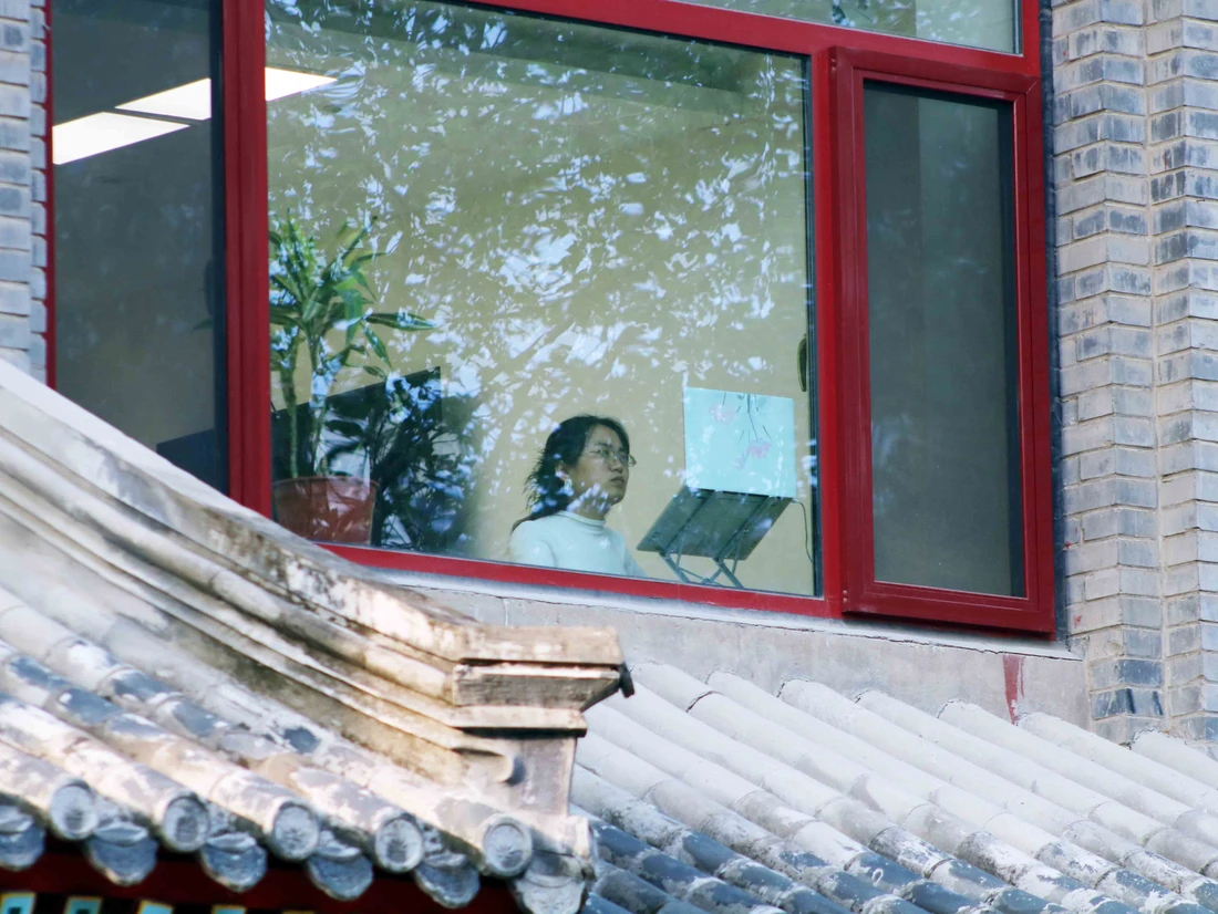 Dạo bước trong khuôn viên đại học xanh bậc nhất Trung Quốc - Ảnh 9.