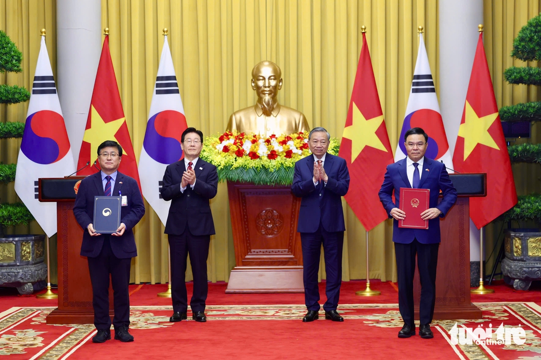 Việt Nam và Hàn Quốc trao nhiều văn kiện hợp tác, có cả điện hạt nhân - Ảnh 2.