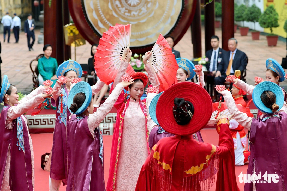 Nguyên thủ Việt Nam - Hàn Quốc cùng Phu nhân thăm Hoàng thành Thăng Long - Ảnh 5.