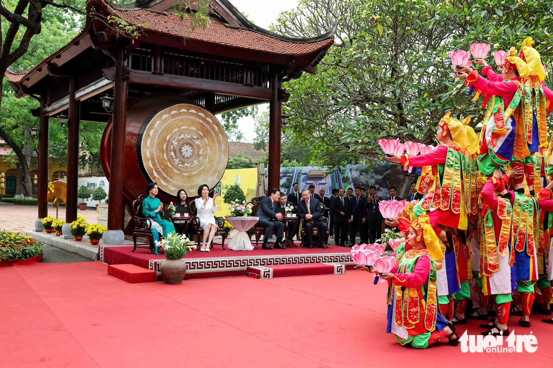 Nguyên thủ Việt Nam - Hàn Quốc cùng Phu nhân thăm Hoàng thành Thăng Long - Ảnh 8.