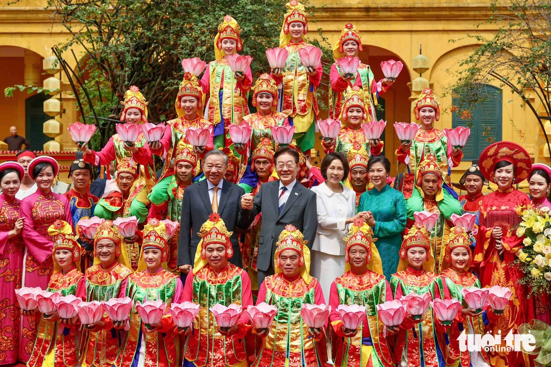 Nguyên thủ Việt Nam - Hàn Quốc cùng Phu nhân thăm Hoàng thành Thăng Long - Ảnh 10.