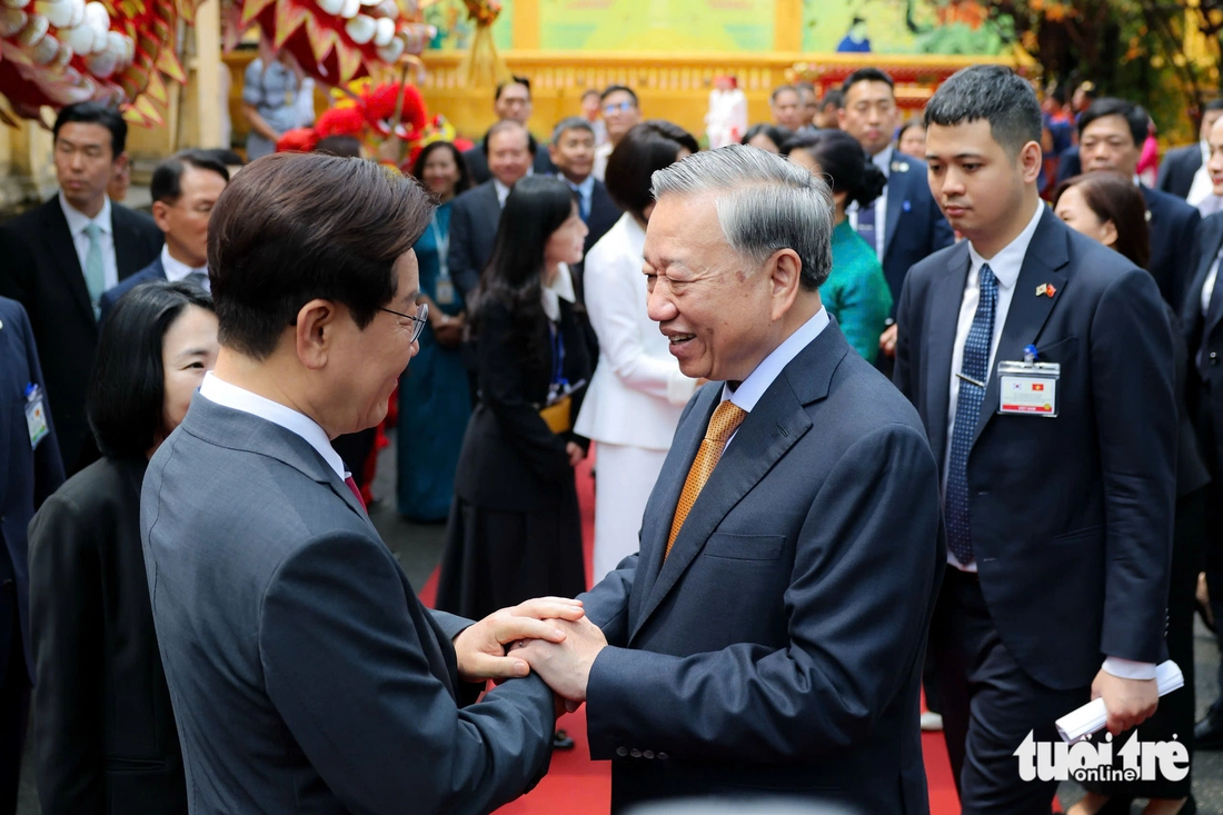 Nguyên thủ Việt Nam - Hàn Quốc cùng Phu nhân thăm Hoàng thành Thăng Long - Ảnh 11.