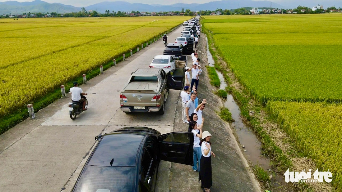 Du khách tham gia caravan, chứng kiến tâm lũ Hòa Thịnh hồi sinh - Ảnh 5.