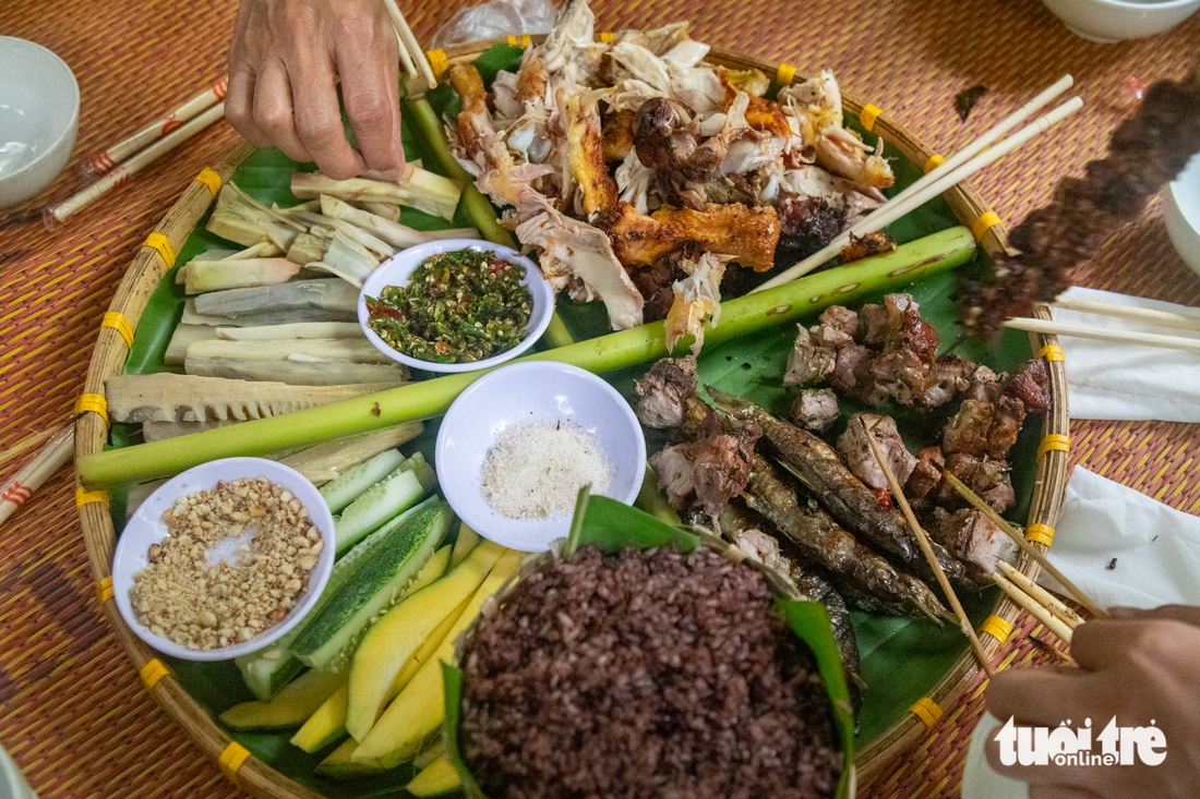 Khám phá thác nước đẹp như mái tóc thiếu nữ Vân Kiều  - Ảnh 4.