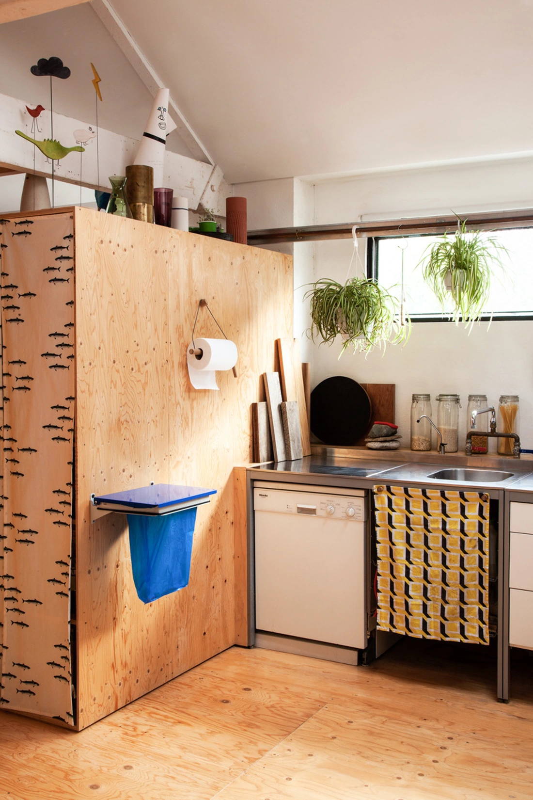 Họ đã biến nhà xưởng thành tổ ấm như thế nào? - Ảnh 11.