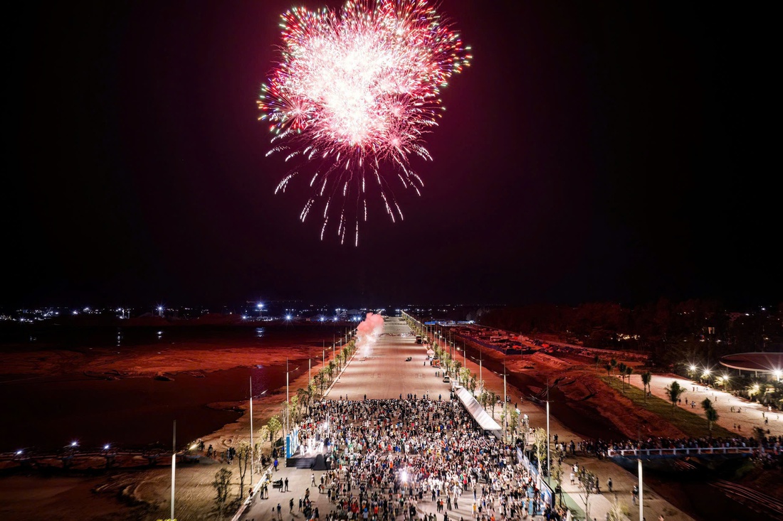 Pháo hoa rực sáng Vinhomes Green Paradise Cần Giờ chào đón các runner - Ảnh 10.