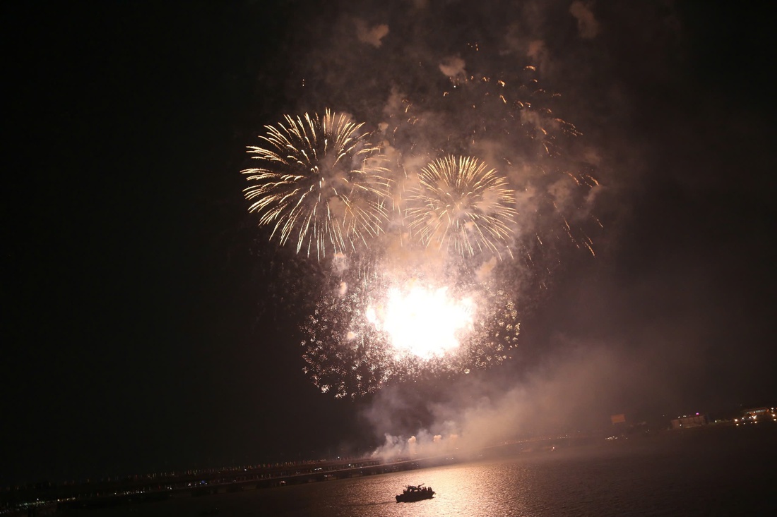 Rực rỡ pháo hoa đêm nghệ thuật 'Đồng Nai dòng chảy lịch sử - khát vọng tương lai' - Ảnh 5.