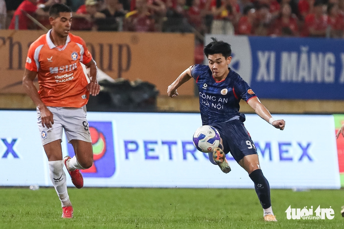 Đình Bắc dứt cơn 'tịt ngòi' ở V-League 2025 - 2026 - Ảnh 7.