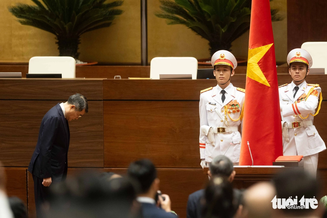 Khoảnh khắc Thủ tướng Lê Minh Hưng tuyên thệ nhậm chức - Ảnh 2.