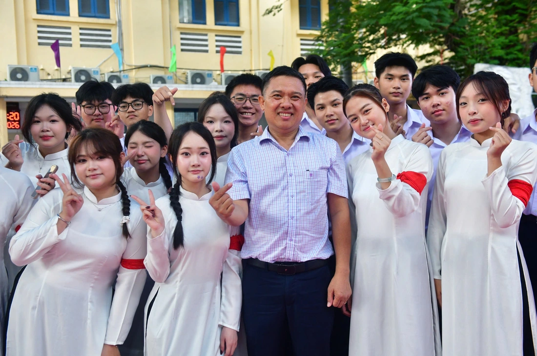 Giờ ra chơi 'bùng nổ' ở Trường THPT Nguyễn Thị Diệu - Ảnh 3.