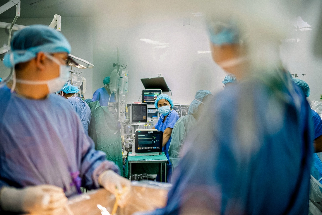 Xúc động câu chuyện cô gái người Anh nối dài nhiều sự sống - Ảnh 6.